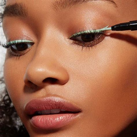 Göz Makyajında Yeni Trend: Renkli Eyeliner Kombinasyonları