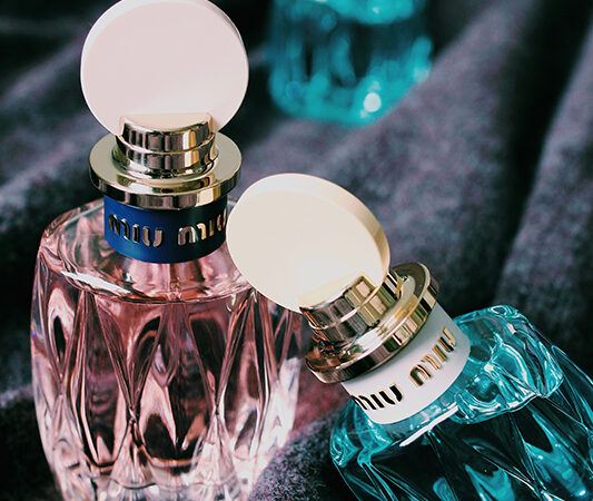 Doğal Parfümler ve Sentetik Parfümler: Aralarındaki Farklar ve Tercihler